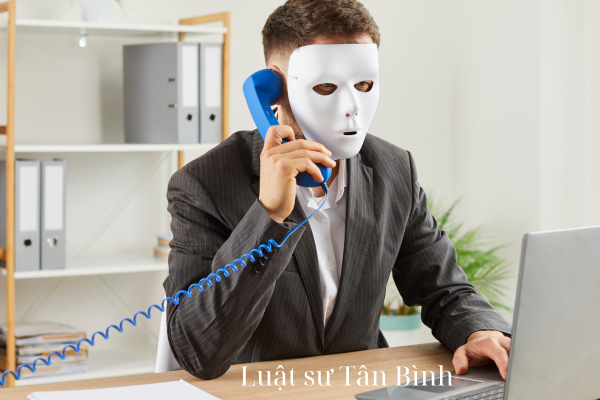 Làm giả giấy tờ mua bán lô đất tái định cư.