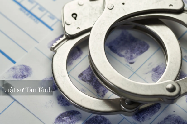 Phải thu hồi tài sản là vật chứng vụ án lừa đảo, không thể chỉ buộc bồi thường tiền.